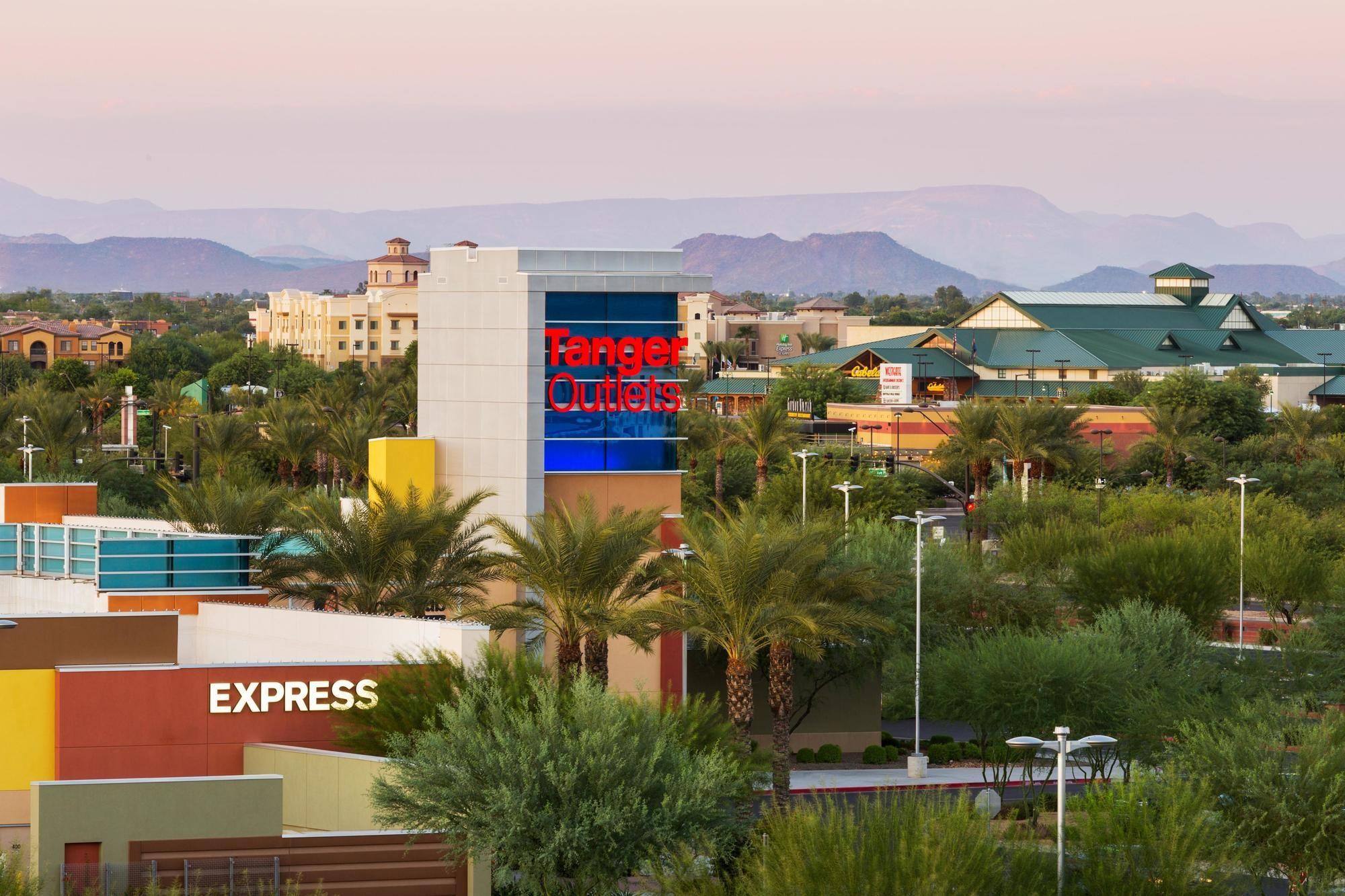 Hampton Inn & Suites Phoenix Glendale-Westgate Exterior photo