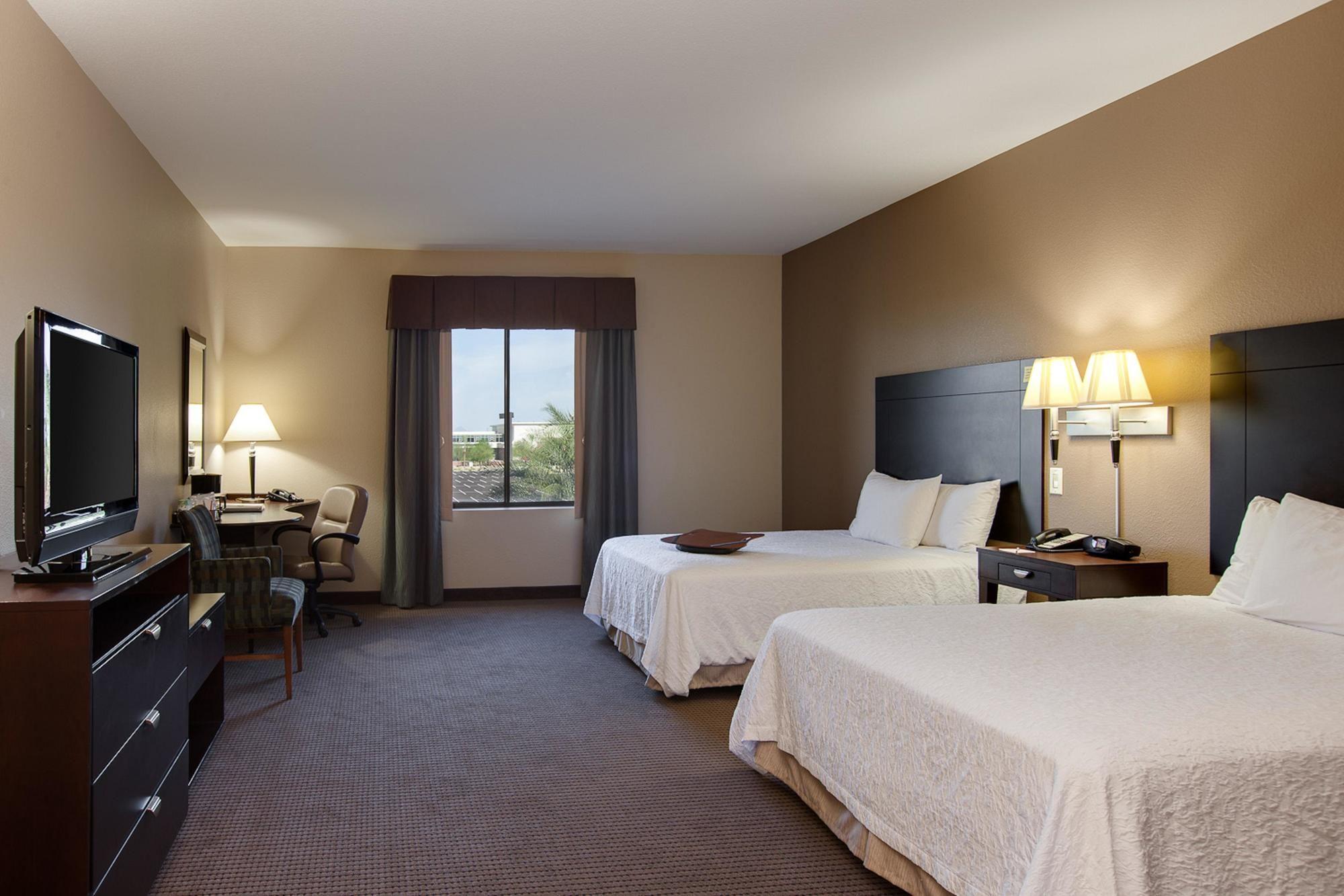 Hampton Inn & Suites Phoenix Glendale-Westgate Exterior photo