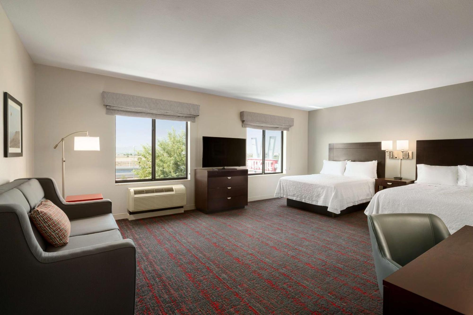 Hampton Inn & Suites Phoenix Glendale-Westgate Exterior photo