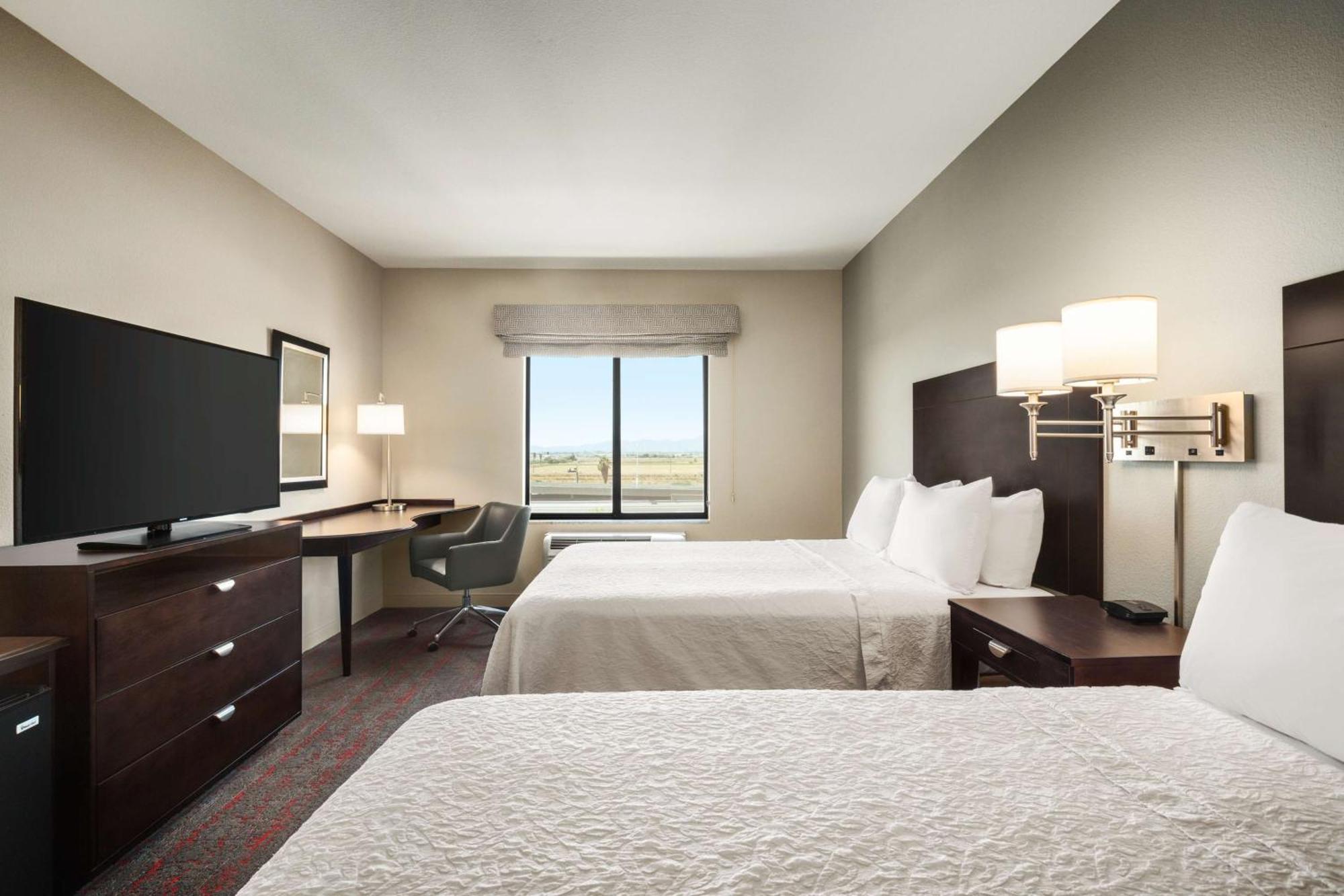 Hampton Inn & Suites Phoenix Glendale-Westgate Exterior photo