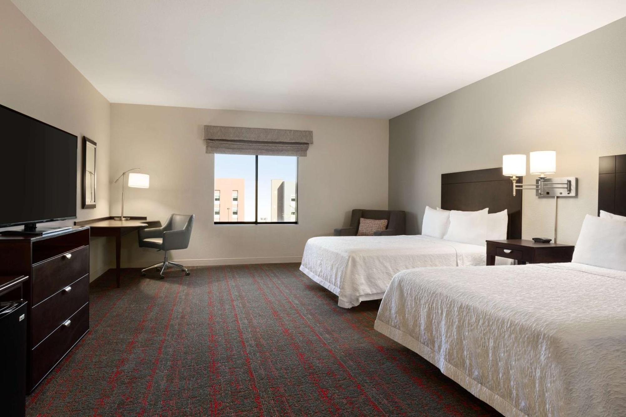 Hampton Inn & Suites Phoenix Glendale-Westgate Exterior photo