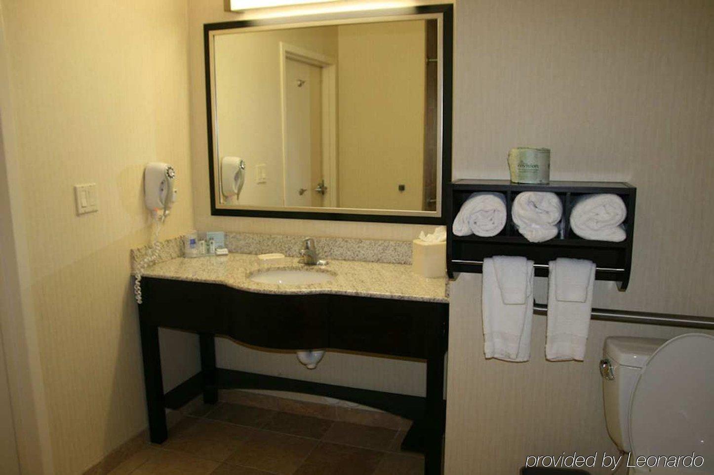 Hampton Inn & Suites Phoenix Glendale-Westgate Room photo