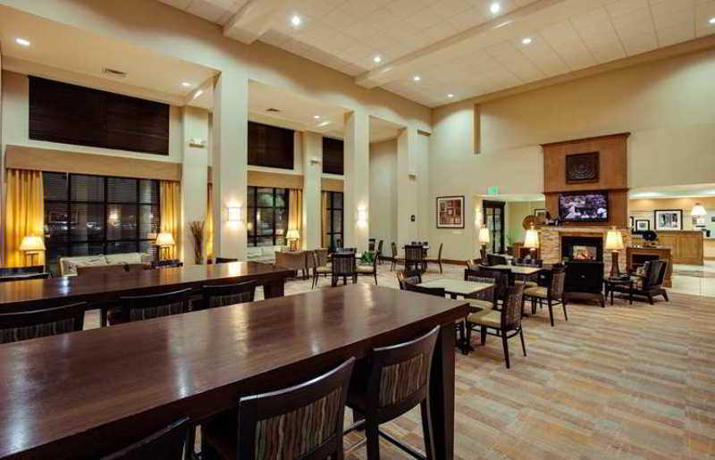 Hampton Inn & Suites Phoenix Glendale-Westgate Exterior photo